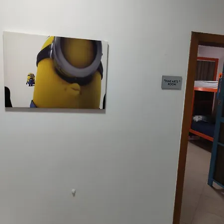 אכסניה Tias *