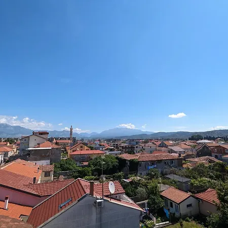 Tias Ostello *