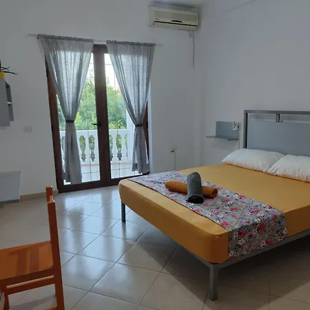 Hostel Tias Szkodra