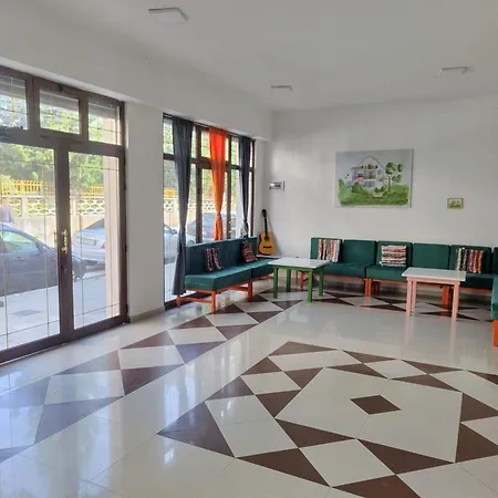 Hostel Tias *