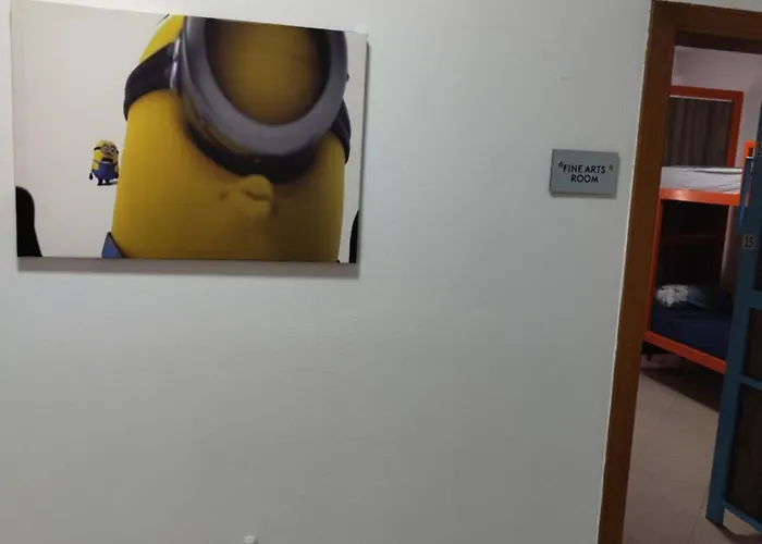 بيت شباب Tias *