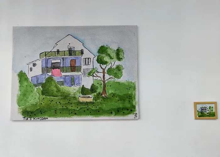 بيت شباب Tias